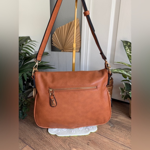 Moda Luxe Henri Tan Vegan Leather Fold Over Expandable Crossbody Bag - Picture 3 of 16